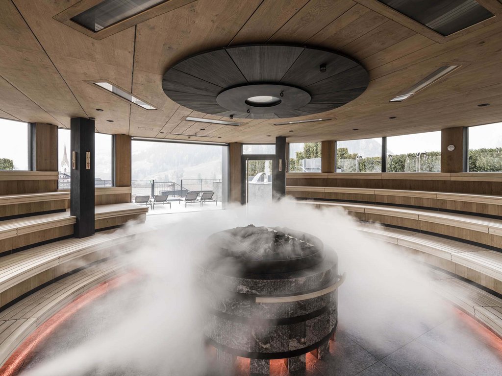 Die Pools und Saunen des STROBLHOF Die Pools und Saunen des STROBLHOF