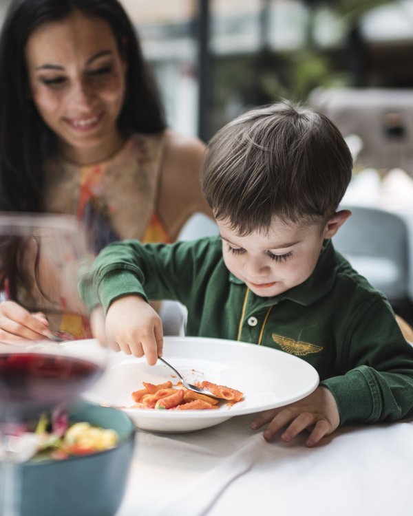 STROBLHOF: Ihr Familienhotel in Südtirol mit Pool STROBLHOF: Ihr Familienhotel in Südtirol mit Pool