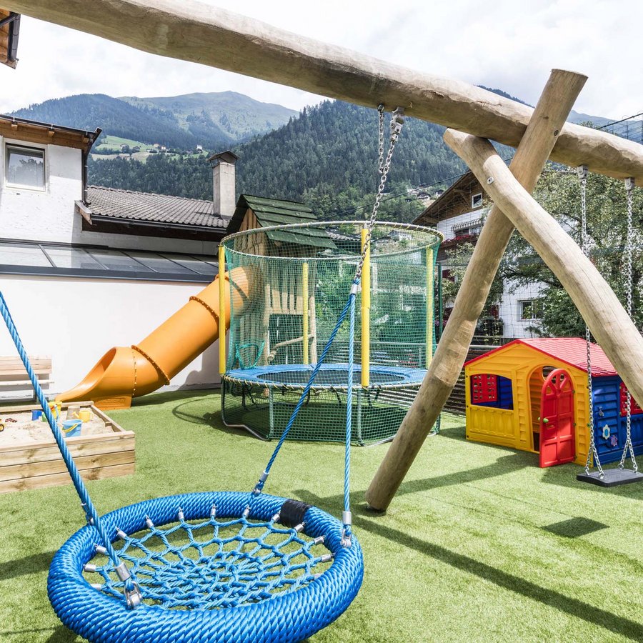 Urlaub für Kids und Teenager im Hotel in Südtirol Urlaub für Kids und Teenager im Hotel in Südtirol