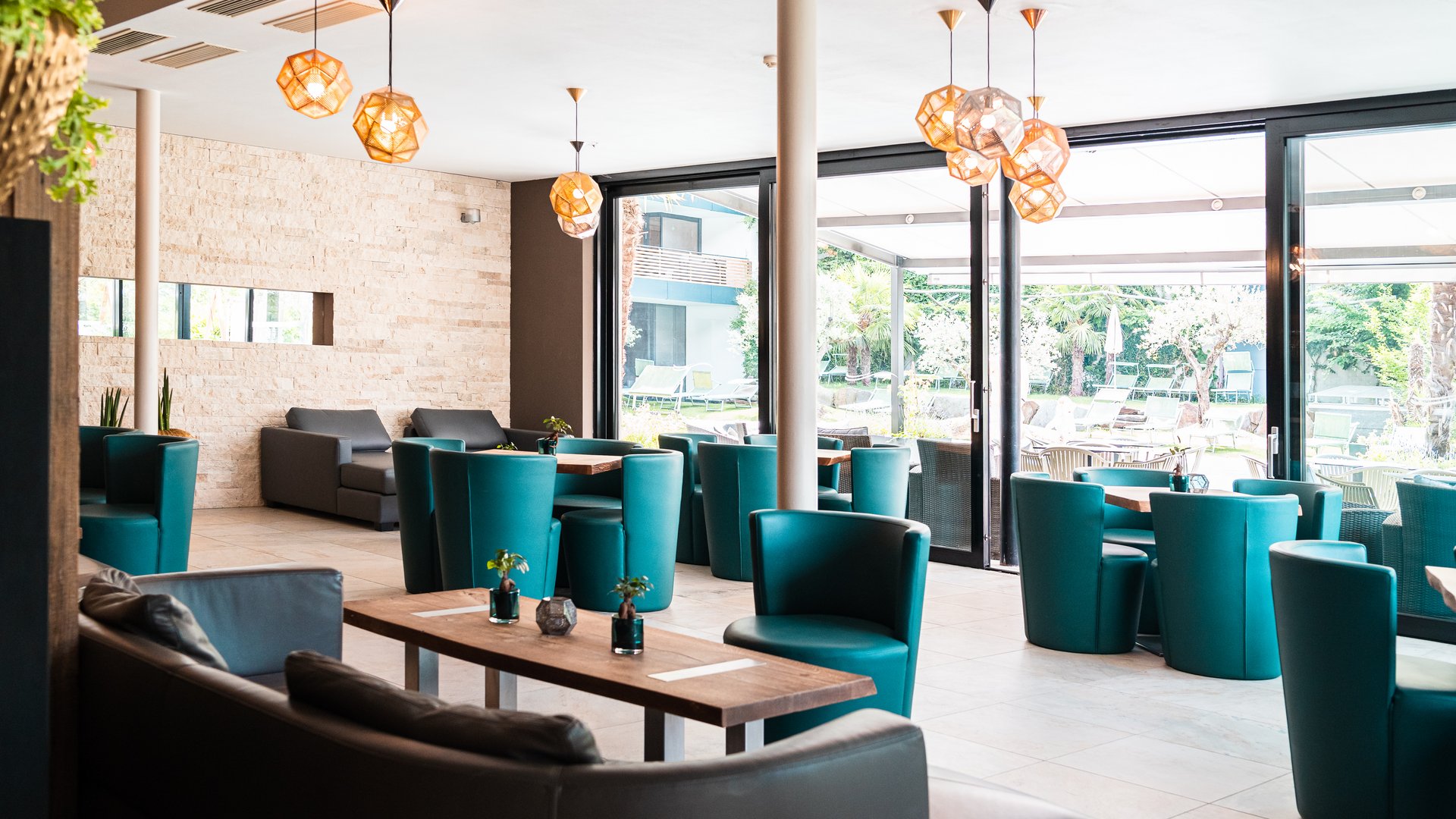 Das Luxushotel in Südtirol mit Spa Lounge Das Luxushotel in Südtirol mit Spa Lounge